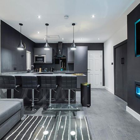 Two Bed Modern Apartment 5Min Walk To Town Centre With Free Parking ! Under New Management Blackpool Ngoại thất bức ảnh
